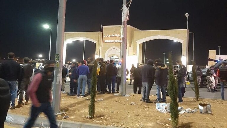 الأردن.. احتجاجات ليلية رغم تكثيف الوجود الأمني بمحيط مستشفى السلط