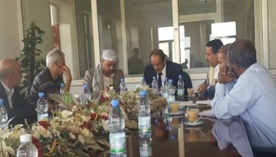 وزير الأشغال ومحافظ ريمة يناقشان الجوانب المتصلة بصيانة الطرق بريمة