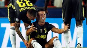 طرد رونالدو يشعل الغضب في إيطاليا