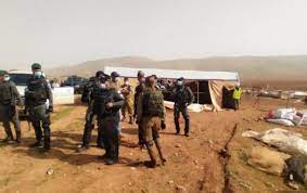 قوات الاحتلال تداهم خربة حمصة وتصور خيام المواطنين