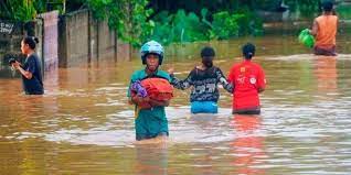 مصرع 71 شخصاً وفقدان العشرات جراء فيضانات في إندونيسيا وتيمور الشرقية