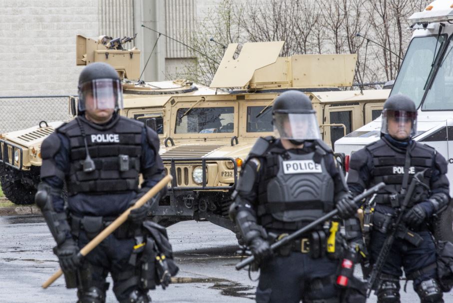 حظر تجول بالمدن الكبرى بولاية مينيسوتا الأمريكية بسبب احتجاجات ضد العنصرية