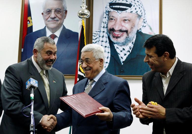 دحلان والبرغوثي مقابل أبومازن وهنية.. مؤشرات لحدوث مفاجأة بالانتخابات الفلسطينية، فهل يتم إلغاؤها؟ دحلان والبرغوثي مقابل أبومازن وهنية.. مؤشرات لحدوث مفاجأة بالانتخابات الفلسطينية، فهل يتم إلغاؤها؟