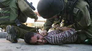 قوات الاحتلال تعتقل ثلاثة فلسطينيين في الضفة الغربية