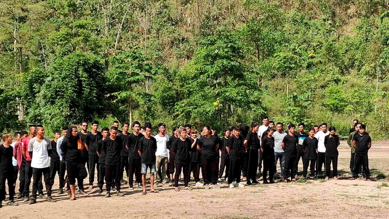 محتجون في ميانمار يتدربون على قتال المجلس العسكري