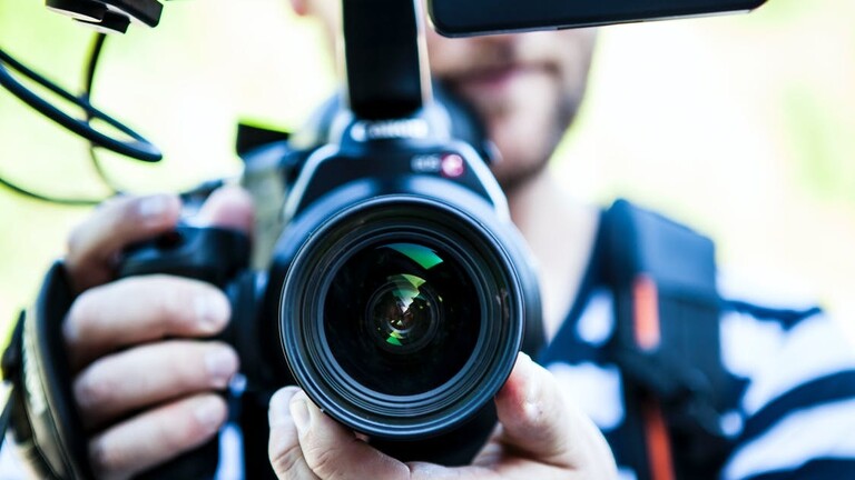 صحفي تركي يروي تعرضه لـ”اعتداء وحشي” من القوات الإسرائيلية