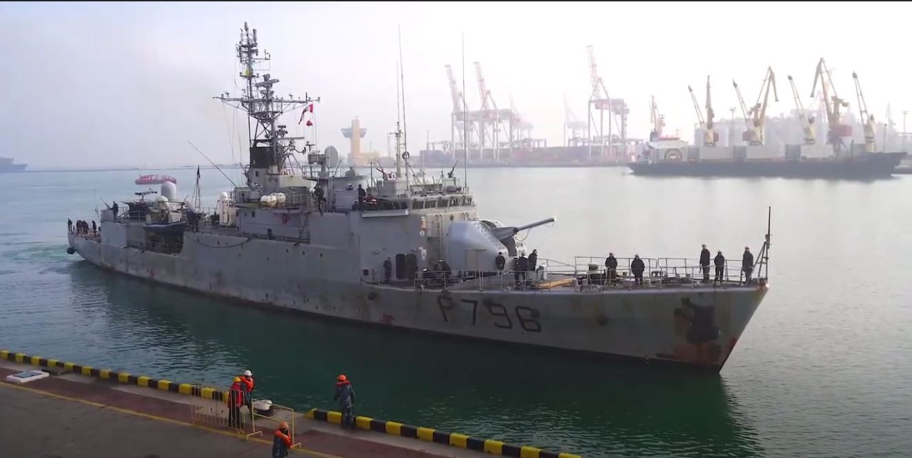 الأسطول الروسي يراقب تحركات سفينة حربية فرنسية في البحر الأسود