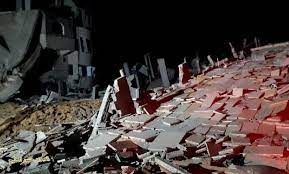 انتشال جثماني شهيدين من تحت أنقاض أحد المنازل المستهدفة في بلدة بيت لاهيا