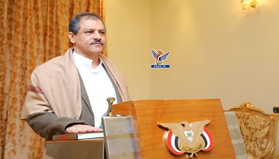 محافظ تعز يؤدي اليمين الدستورية أمام الرئيس المشاط