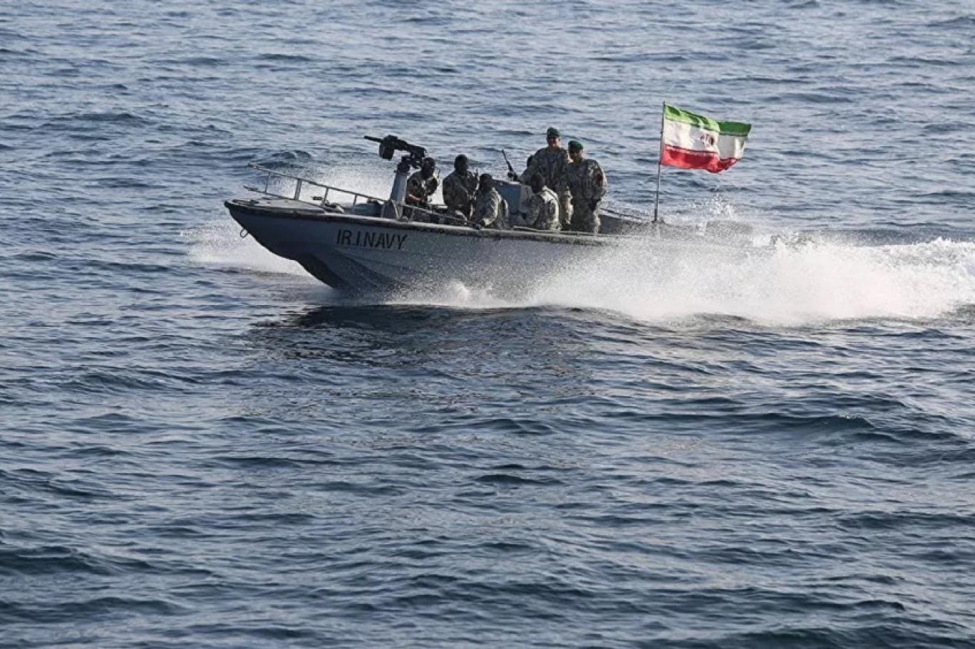 البحرية الإيرانية: اندلاع حريق على متن سفينة حربية وإجلاء جميع أفراد طاقمها