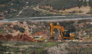 مستوطنون صهاينة يواصلون تجريف أراض بالأغوار لليوم الثالث على التوالي