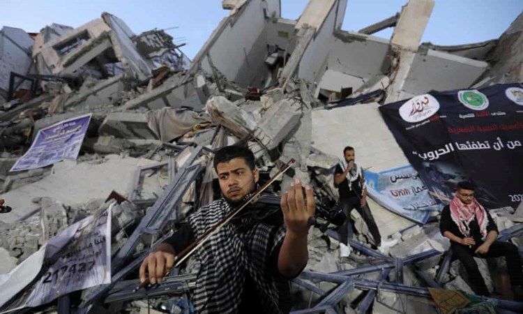 “الغارديان”: الفلسطينيون فرحون برحيل نتنياهو لكنهم متأكدون من بقاء الاحتلال “الغارديان”: الفلسطينيون فرحون برحيل نتنياهو لكنهم متأكدون من بقاء الاحتلال