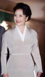 عقيلة الرئيس الصيني تدعو الى تعزيز الجهود للقضاء على الإيدز والسل