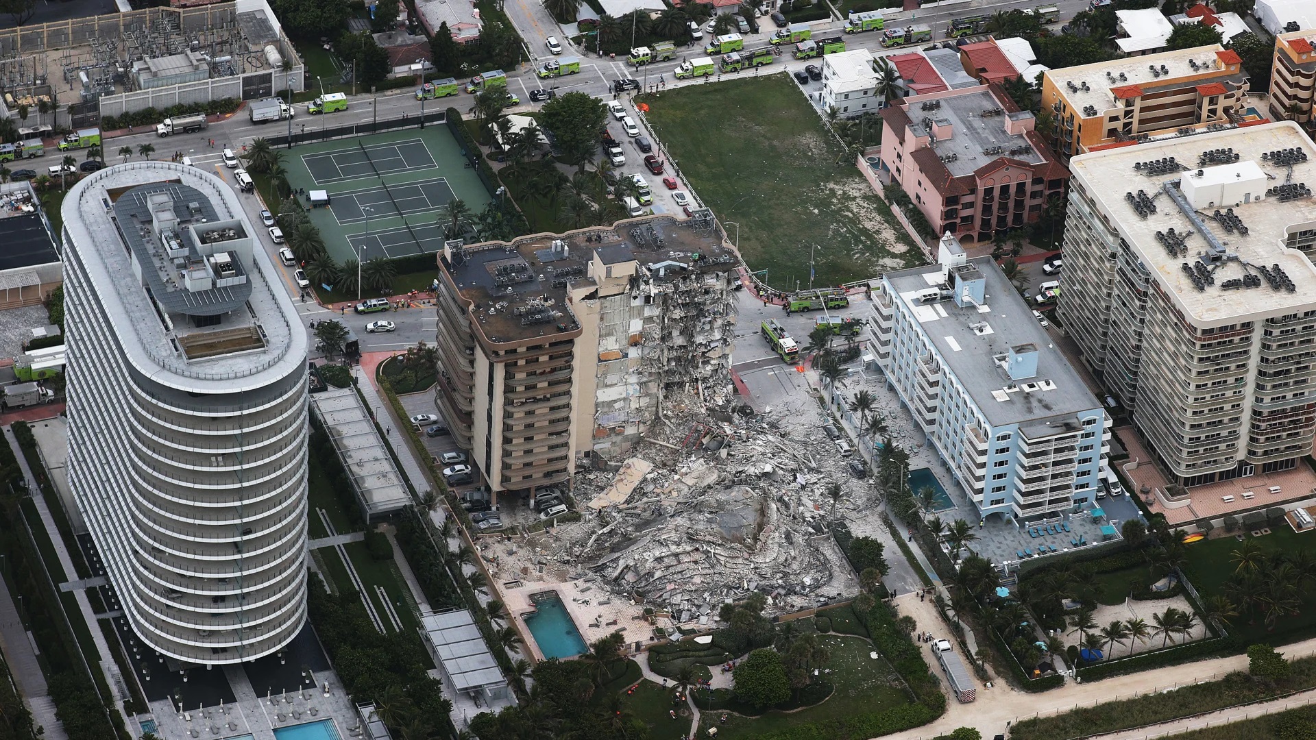 فقدان 160 شخصاً في انهيار مبنى بولاية فلوريدا الامريكية