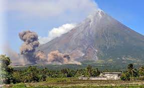 سلسلة انفجارات تهز ثاني أنشط بركان في الفلبين