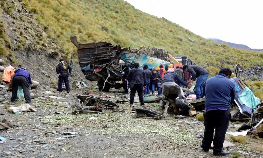 34 قتيلاً جراء تحطم حافلة في بوليفيا