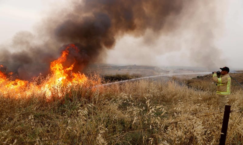 اندلاع عدة حرائق في مستوطنات غلاف غزة بفعل البالونات الحارقة اندلاع عدة حرائق في مستوطنات غلاف غزة بفعل البالونات الحارقة