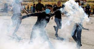 إصابة 10 فلسطينيين برصاص الاحتلال خلال مواجهات في بيتا ومستوطنين يقطعون أعمدة هاتف في بورين