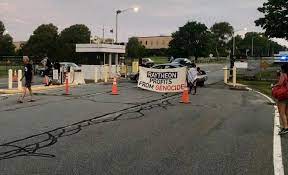 تضامنا مع فلسطين: أميركيون يغلقون مداخل شركة “رايثيون” المصنعة للصواريخ الموجهة