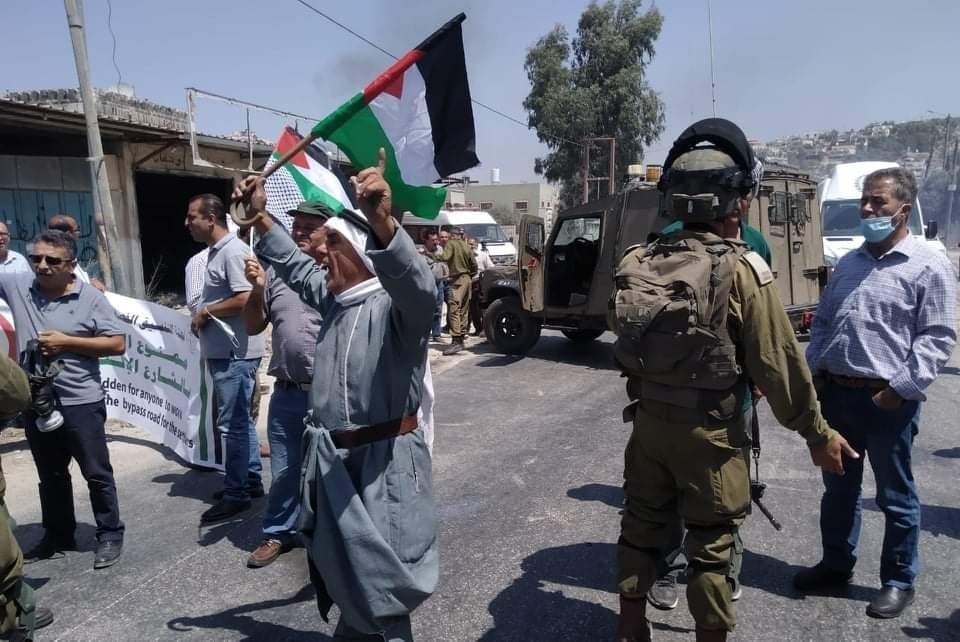 الاحتلال يقمع فعالية ضد شق طريق استيطاني جنوب نابلس