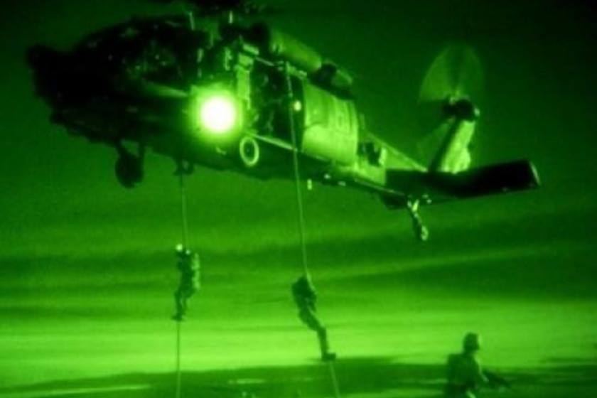 التحالف الامريكي ينتهك اراضي سورية وينفذ إنزال جوي ويختطف مدنيين