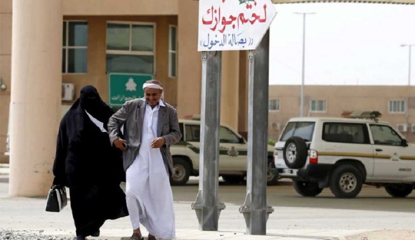 هيومن رايتس تدعو الرياض لوقف تسريح اليمنيين من وظائفهم (فيديو) هيومن رايتس تدعو الرياض لوقف تسريح اليمنيين من وظائفهم (فيديو)