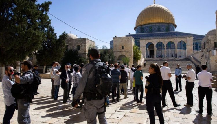عشرات المستوطنين يقتحمون الأقصى بحماية قوات الاحتلال
