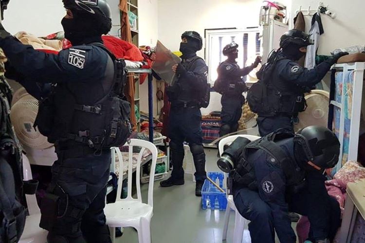 بعد “عملية جلبوع”- عشرات الأسرى يعانون من آثار التنكيل وعمليات القمع