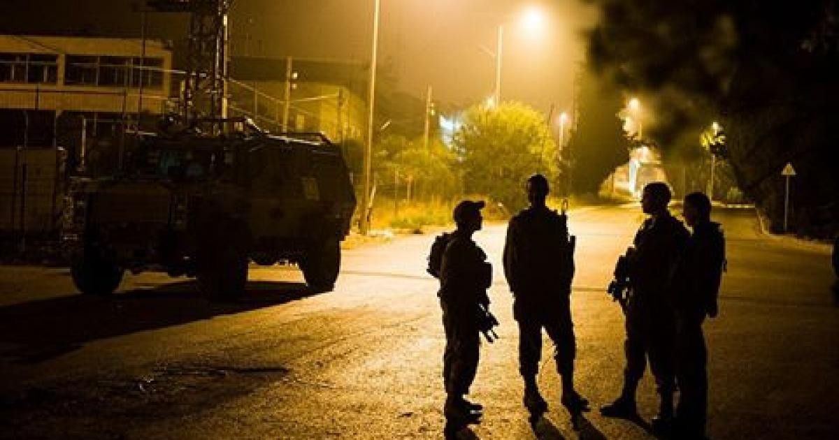 مقاومون فلسطينيون يطلقون النار تجاه قوات الاحتلال قرب المدرسة الأمريكية في جنين