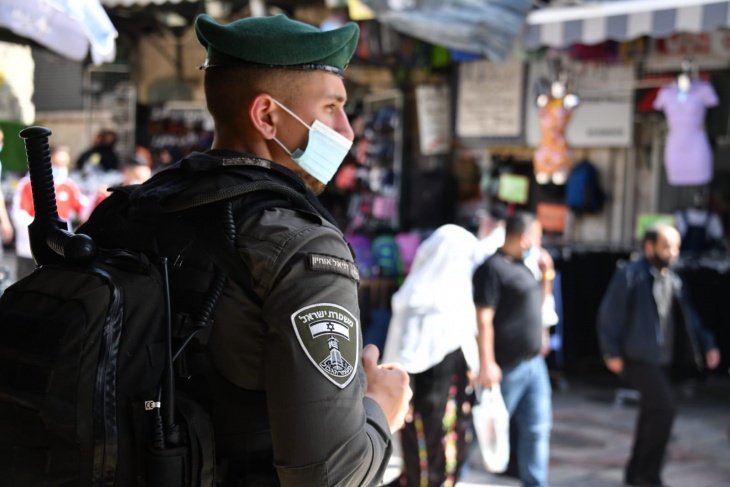 قوات الاحتلال تعتقل فتى فلسطيني من بلدة الطور