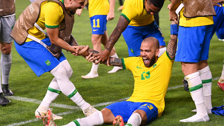 اللاعب الأكثر تتويجا بالألقاب في تاريخ كرة القدم يحسم قراره لعام 2021