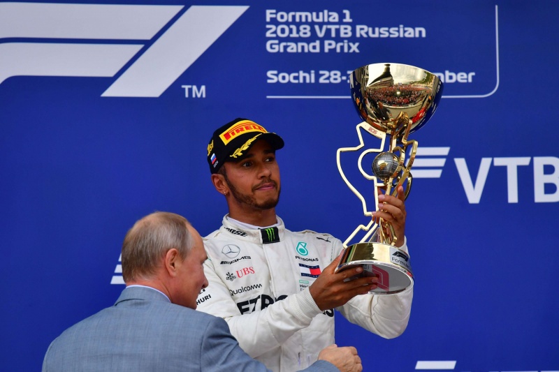 هاميلتون يفوز بسباق جائزة روسيا الكبرى للفورمولا 1 محققا انتصاره المئة