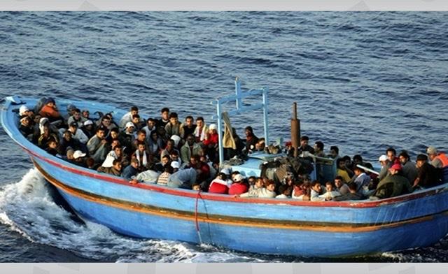 وصول 500 مهاجر إلى جزيرة لامبيدوزا الإيطالية على متن سفينة صيد متهالكة