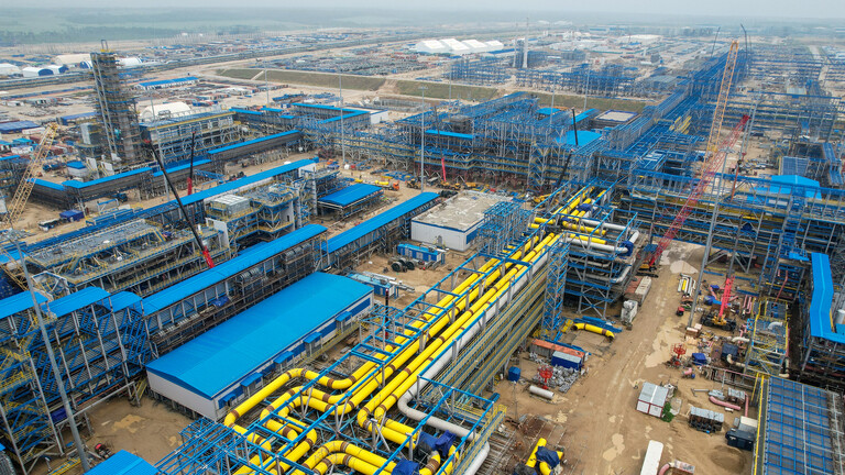 بعد اندلاع حريق في مصنع ضخم لمعالجة الغاز.. “غازبروم” الروسية تُطمئن