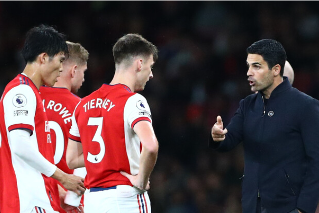 أرسنال يرفض بيع سميث رو إلى أستون فيلا