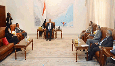 رئيس الوزراء يناقش مع ممثل مفوضية حقوق الإنسان علاقات التعاون تجاه انتهاكات العدوان