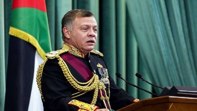 “المَلِك فوق أي نقد”.. كيف تُخضِع الدولة الأردنية الصحفيين للرقابة المشددة بعدما تملَّكت معظم وسائل الإعلام المحلية؟