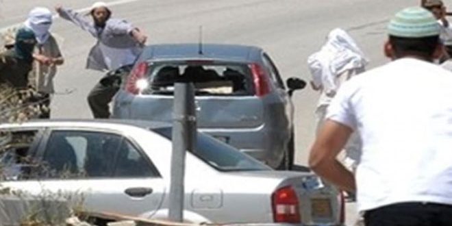 مستوطنون يعتدون على الفلسطينيين وممتلكاتهم بالضفة الغربية