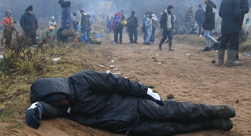 الجيش البولندي يعتدي على 3 صحفيين بعد رصدهم مأساة المهاجرين على حدود بيلاروسيا