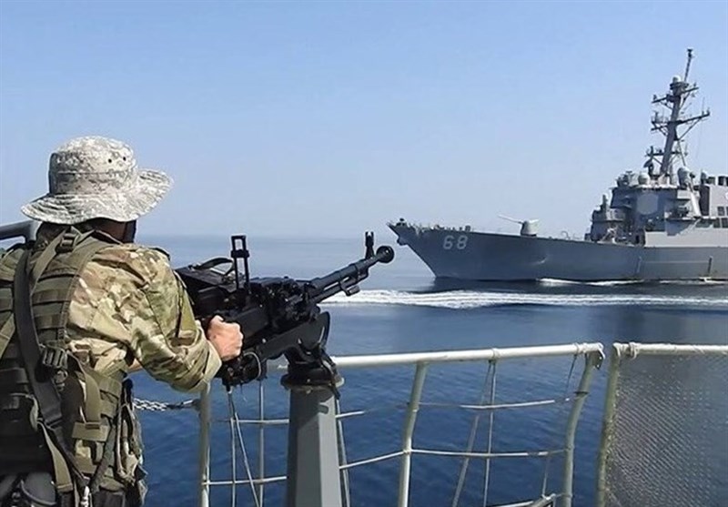 البحرية الإيرانية توقف سفينة في مياه الخليج تحمل وقوداً مهرباً