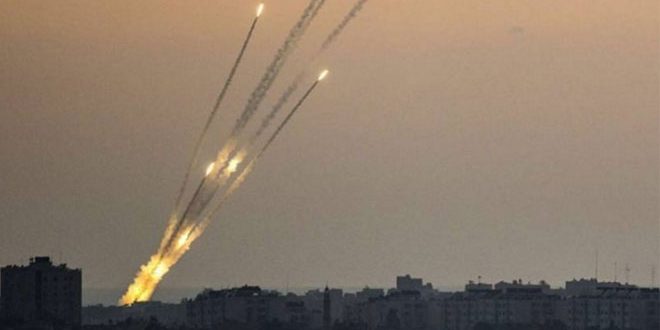 المقاومة الفلسطينية تمطر مستوطنات الاحتلال بالصواريخ.. و(القبة) تفشل باعتراضها المقاومة الفلسطينية تمطر مستوطنات الاحتلال بالصواريخ.. و(القبة) تفشل باعتراضها