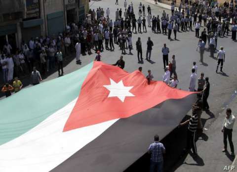 الأردن.. مسيرة احتجاجية حاشدة في العاصمة عمان لرفض “مقايضة الكهرباء بالماء” مع العدو الاسرائيلي وسط تواجد أمني مشدد