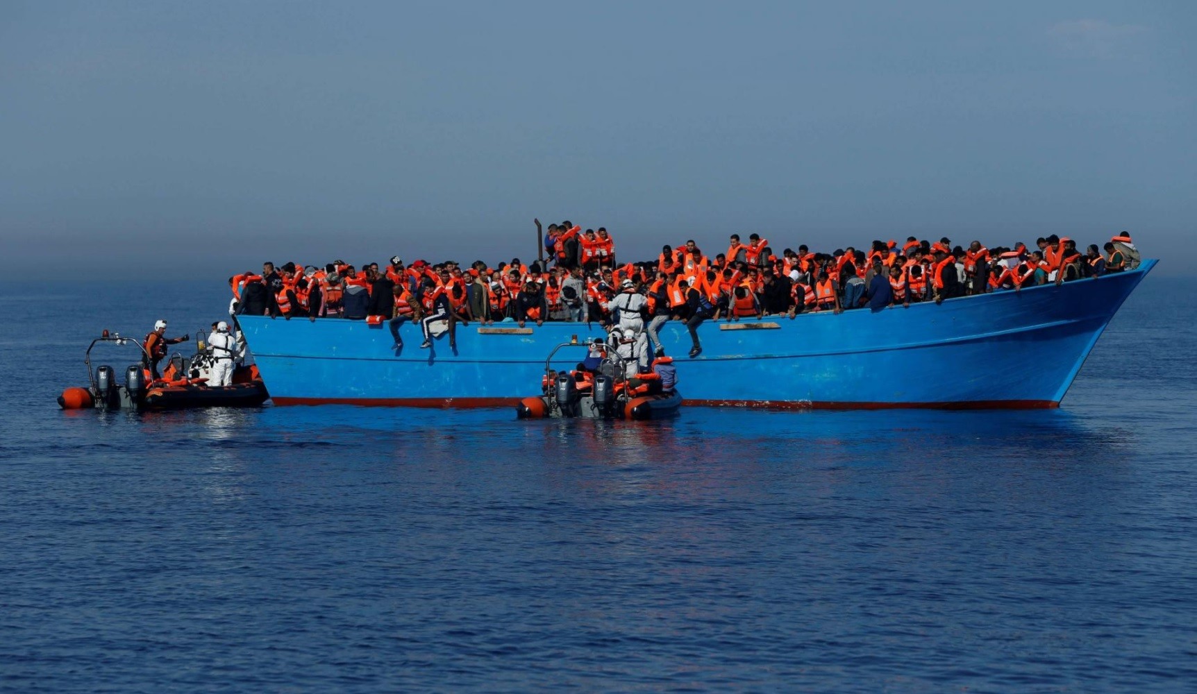 البحرية التونسية تنقذ 487 مهاجراً غير شرعي بينهم أطفال