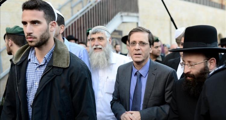 الجبهة الشعبيّة تحذّر من زيارة هرتسوغ إلى الحرم الإبراهيمي الشريف