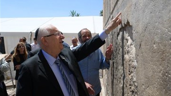 رئيس دولة الاحتلال يقتحم الحرم الإبراهيمي الشريف