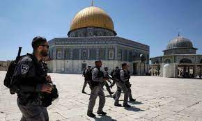 مستوطنون صهاينة يجددون اقتحامهم لباحات الأقصى المبارك