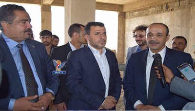 وزير الصحة يتفقد سير العمل بالصيدلية المركزية في مستشفى الكويت الجامعي