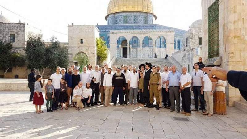 عشرات الصهاينة يستبيحون الحرم القدسي الشريف