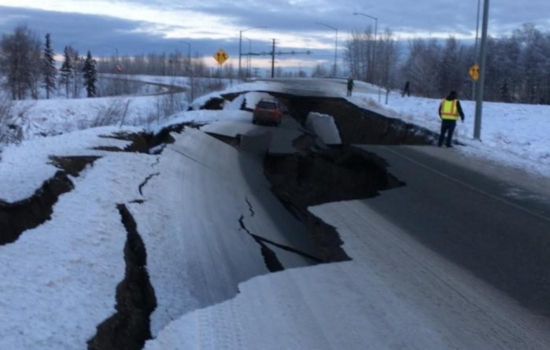زلزال قوي يضرب إندونيسيا وتحذير من تسونامي محتمل