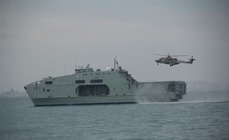 مناورات بحرية إيرانية- عمانية مشتركة في مضيق هرمز وبحر عمان